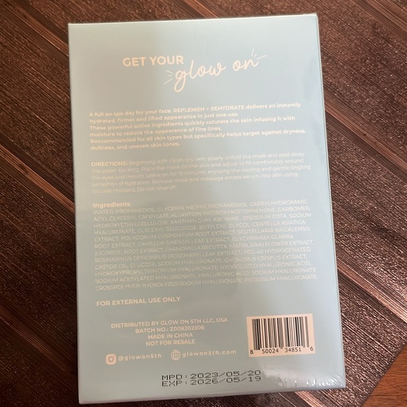 GLOW ON 5TH 6 face sheet masks
REPLENISH + REHYDRATE Sheet Mask Set - Picture 6 of 7